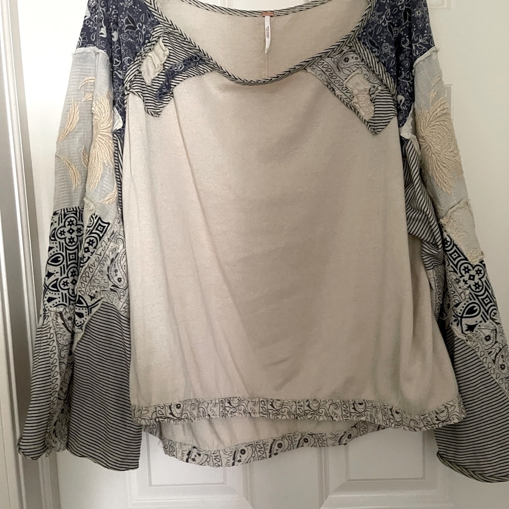Free people, cream sweatshirt, patches size L